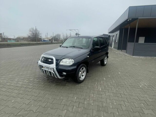 Чорний ВАЗ 21218, об'ємом двигуна 1.7 л та пробігом 160 тис. км за 4000 $, фото 1 на Automoto.ua