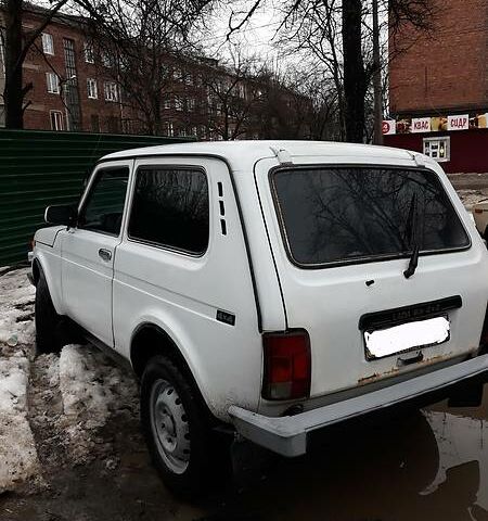 Белый ВАЗ 2123 Niva, объемом двигателя 1.7 л и пробегом 110 тыс. км за 3600 $, фото 1 на Automoto.ua