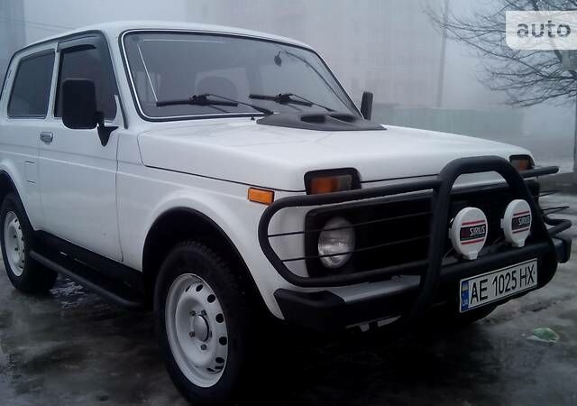 Білий ВАЗ 2123 Niva, об'ємом двигуна 1.7 л та пробігом 1 тис. км за 5900 $, фото 1 на Automoto.ua