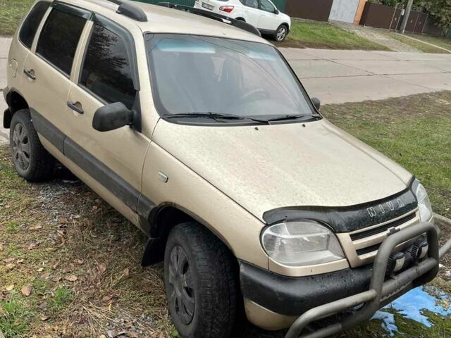 Бежевый ВАЗ 2123 Niva, объемом двигателя 1.7 л и пробегом 232 тыс. км за 2700 $, фото 1 на Automoto.ua