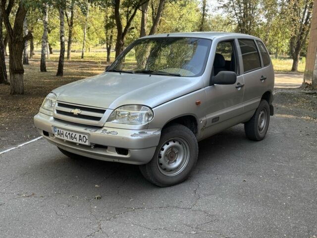 Серый ВАЗ 2123 Niva, объемом двигателя 1.7 л и пробегом 180 тыс. км за 1705 $, фото 1 на Automoto.ua
