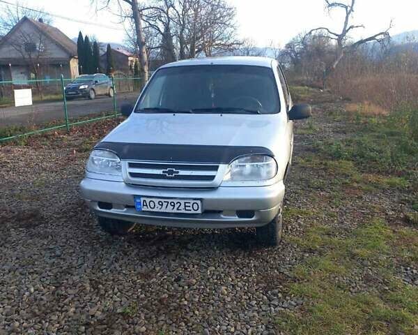 Серый ВАЗ 2123 Niva, объемом двигателя 1.69 л и пробегом 94 тыс. км за 3250 $, фото 1 на Automoto.ua