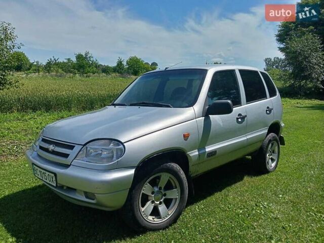 Сірий ВАЗ 2123 Niva, об'ємом двигуна 1.69 л та пробігом 326 тис. км за 2900 $, фото 1 на Automoto.ua