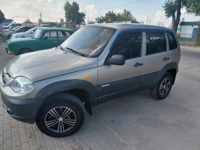Серый ВАЗ 2123 Niva, объемом двигателя 1.7 л и пробегом 2 тыс. км за 5198 $, фото 1 на Automoto.ua