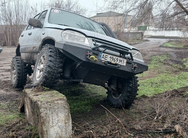 Сірий ВАЗ 2123 Niva, об'ємом двигуна 1.7 л та пробігом 200 тис. км за 6000 $, фото 1 на Automoto.ua
