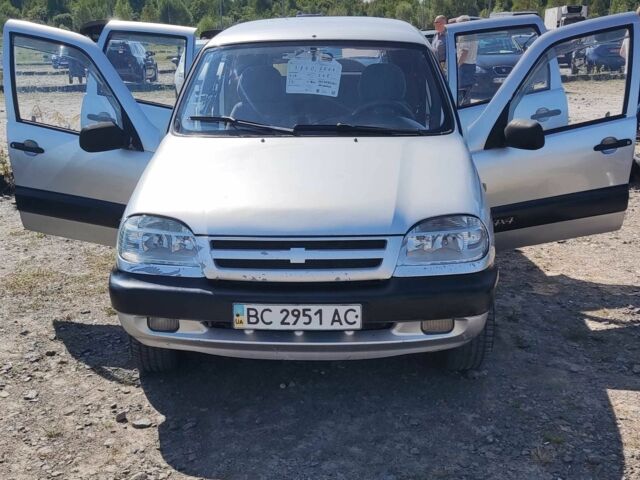 Серый ВАЗ 2123 Niva, объемом двигателя 1.69 л и пробегом 360 тыс. км за 2900 $, фото 1 на Automoto.ua