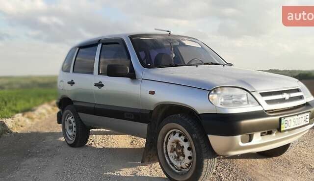Сірий ВАЗ 2123 Niva, об'ємом двигуна 1.7 л та пробігом 350 тис. км за 4550 $, фото 1 на Automoto.ua