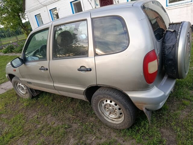 Серый ВАЗ 2123 Niva, объемом двигателя 1.7 л и пробегом 250 тыс. км за 2500 $, фото 1 на Automoto.ua