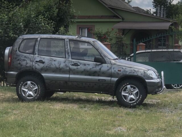Сірий ВАЗ 2123 Niva, об'ємом двигуна 1.7 л та пробігом 177 тис. км за 3600 $, фото 1 на Automoto.ua