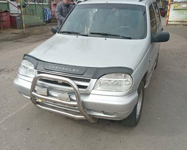 Сірий ВАЗ 2123 Niva, об'ємом двигуна 1.69 л та пробігом 280 тис. км за 5000 $, фото 1 на Automoto.ua
