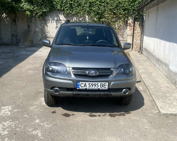 Сірий ВАЗ 2123 Niva, об'ємом двигуна 1.69 л та пробігом 87 тис. км за 9500 $, фото 1 на Automoto.ua