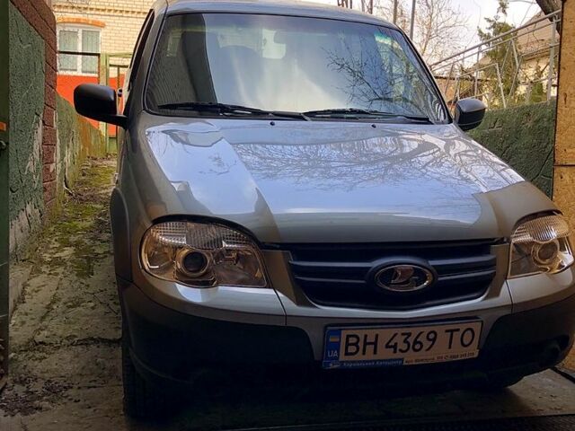 Сірий ВАЗ 2123 Niva, об'ємом двигуна 1.7 л та пробігом 15 тис. км за 10000 $, фото 1 на Automoto.ua