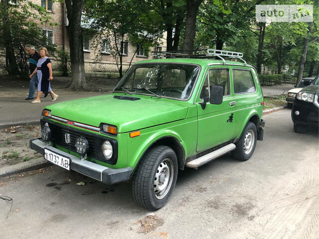 Зеленый ВАЗ 2123 Niva, объемом двигателя 1.6 л и пробегом 100 тыс. км за 2200 $, фото 1 на Automoto.ua