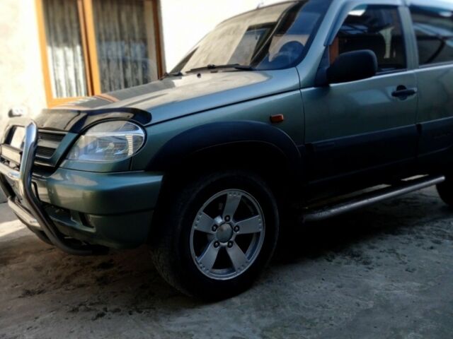 Зелений ВАЗ 2123 Niva, об'ємом двигуна 0 л та пробігом 400 тис. км за 3600 $, фото 1 на Automoto.ua