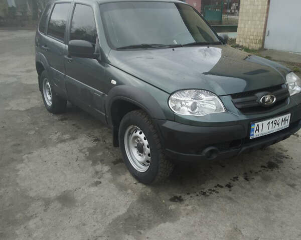 Зеленый ВАЗ 2123 Niva, объемом двигателя 1.69 л и пробегом 120 тыс. км за 9500 $, фото 1 на Automoto.ua