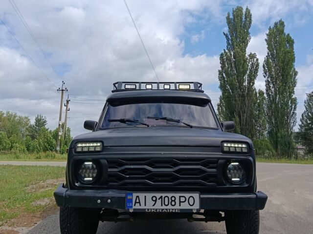 Чорний ВАЗ 2131 Нива, об'ємом двигуна 1.8 л та пробігом 100 тис. км за 3000 $, фото 1 на Automoto.ua