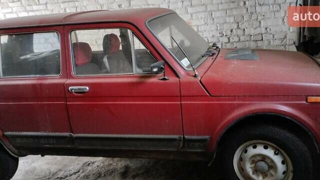 Красный ВАЗ 2131 Нива, объемом двигателя 1.69 л и пробегом 800 тыс. км за 1032 $, фото 1 на Automoto.ua