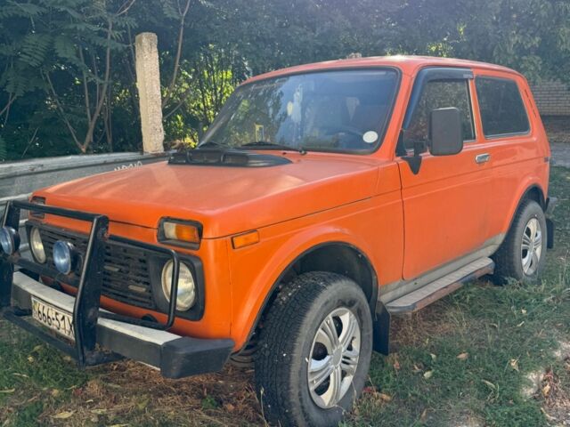Оранжевый ВАЗ 2131 Нива, объемом двигателя 1.6 л и пробегом 277 тыс. км за 1800 $, фото 1 на Automoto.ua