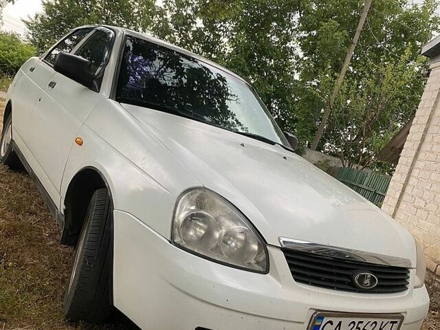 Белый ВАЗ 2170 Priora, объемом двигателя 1.6 л и пробегом 169 тыс. км за 3000 $, фото 1 на Automoto.ua