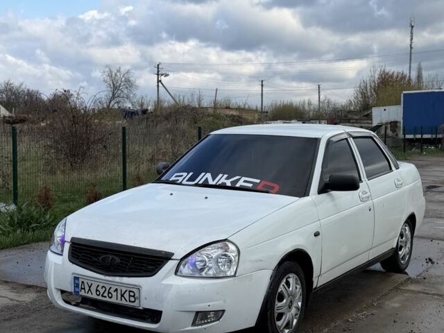 Белый ВАЗ 2170 Priora, объемом двигателя 1.6 л и пробегом 220 тыс. км за 1300 $, фото 1 на Automoto.ua