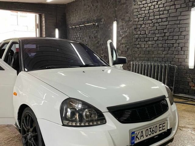 Белый ВАЗ 2170 Priora, объемом двигателя 1.6 л и пробегом 200 тыс. км за 3201 $, фото 1 на Automoto.ua