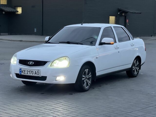 Белый ВАЗ 2170 Priora, объемом двигателя 1.6 л и пробегом 230 тыс. км за 4499 $, фото 1 на Automoto.ua