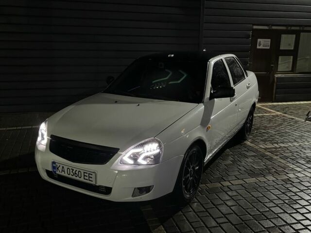 Белый ВАЗ 2170 Priora, объемом двигателя 1.6 л и пробегом 202 тыс. км за 3200 $, фото 1 на Automoto.ua