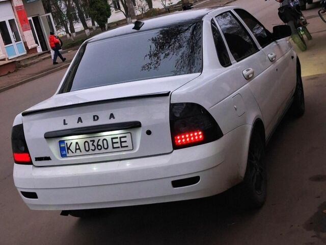 Белый ВАЗ 2170 Priora, объемом двигателя 1.6 л и пробегом 150 тыс. км за 3600 $, фото 1 на Automoto.ua