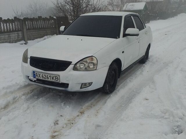 Белый ВАЗ 2170 Priora, объемом двигателя 1.6 л и пробегом 212 тыс. км за 1700 $, фото 1 на Automoto.ua