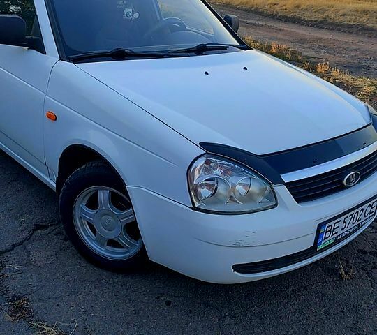 Белый ВАЗ 2170 Priora, объемом двигателя 1.6 л и пробегом 135 тыс. км за 3300 $, фото 1 на Automoto.ua