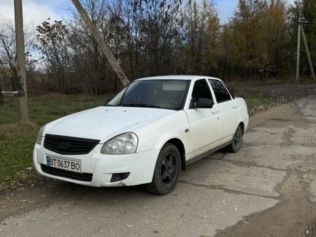 Белый ВАЗ 2170 Priora, объемом двигателя 1.6 л и пробегом 223 тыс. км за 2000 $, фото 1 на Automoto.ua