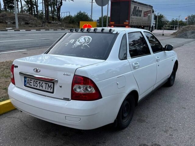 Белый ВАЗ 2170 Priora, объемом двигателя 1.6 л и пробегом 240 тыс. км за 2000 $, фото 1 на Automoto.ua
