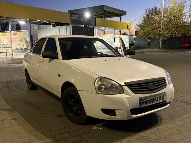 Белый ВАЗ 2170 Priora, объемом двигателя 1.6 л и пробегом 223 тыс. км за 1900 $, фото 1 на Automoto.ua