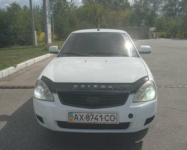 Белый ВАЗ 2170 Priora, объемом двигателя 1.6 л и пробегом 240 тыс. км за 2150 $, фото 1 на Automoto.ua
