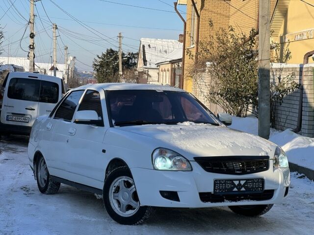 Белый ВАЗ 2170 Priora, объемом двигателя 1.6 л и пробегом 120 тыс. км за 3799 $, фото 1 на Automoto.ua