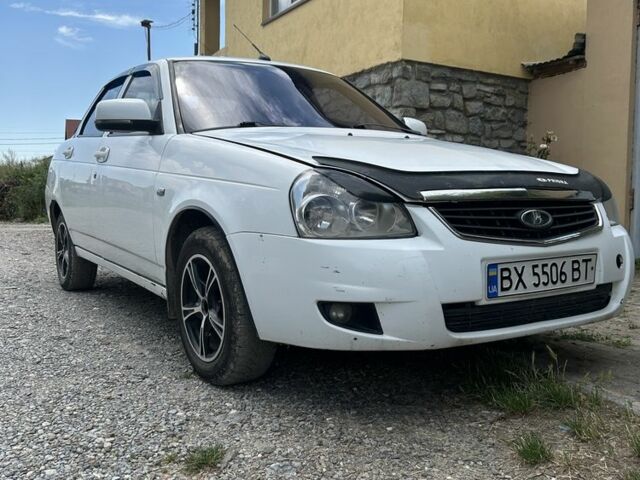 Белый ВАЗ 2170 Priora, объемом двигателя 1.6 л и пробегом 137 тыс. км за 2000 $, фото 1 на Automoto.ua