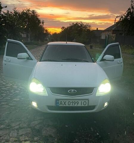 Білий ВАЗ 2170 Priora, об'ємом двигуна 1.6 л та пробігом 100 тис. км за 3200 $, фото 1 на Automoto.ua