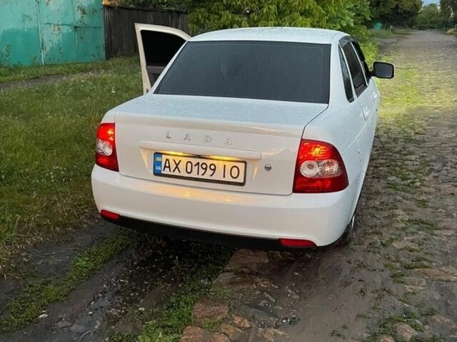 Белый ВАЗ 2170 Priora, объемом двигателя 1.6 л и пробегом 100 тыс. км за 3200 $, фото 1 на Automoto.ua