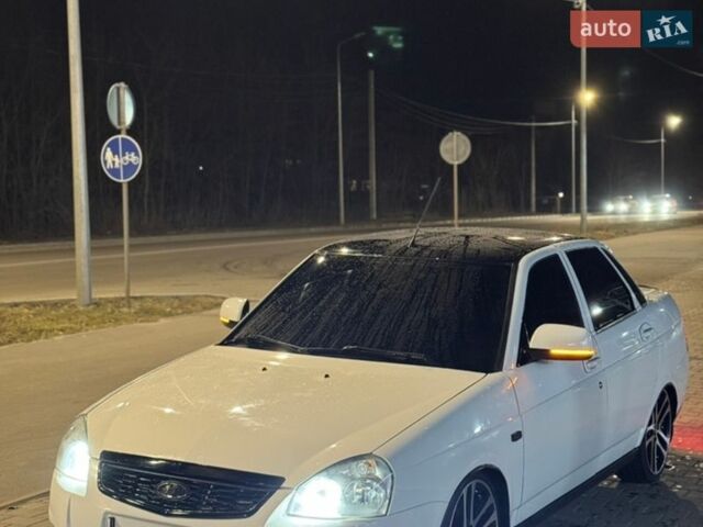 Белый ВАЗ 2170 Priora, объемом двигателя 1.6 л и пробегом 154 тыс. км за 5100 $, фото 1 на Automoto.ua