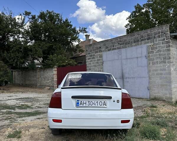 Белый ВАЗ 2170 Priora, объемом двигателя 1.6 л и пробегом 151 тыс. км за 3000 $, фото 1 на Automoto.ua