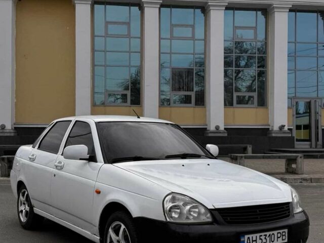 Белый ВАЗ 2170 Priora, объемом двигателя 1.6 л и пробегом 250 тыс. км за 2072 $, фото 1 на Automoto.ua