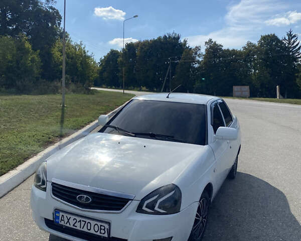 Белый ВАЗ 2170 Priora, объемом двигателя 1.6 л и пробегом 160 тыс. км за 3000 $, фото 1 на Automoto.ua