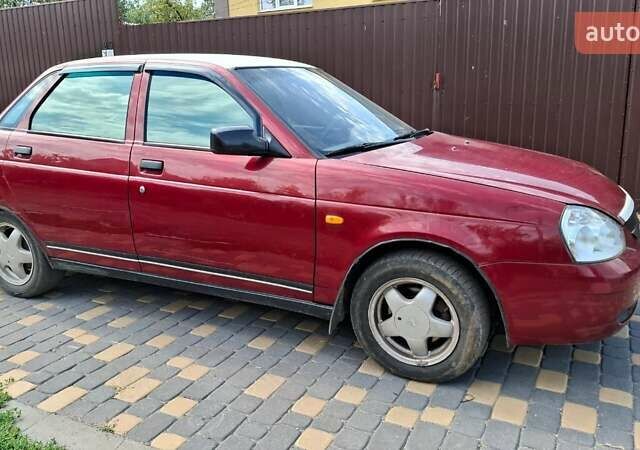 Красный ВАЗ 2170 Priora, объемом двигателя 1.6 л и пробегом 168 тыс. км за 2400 $, фото 1 на Automoto.ua