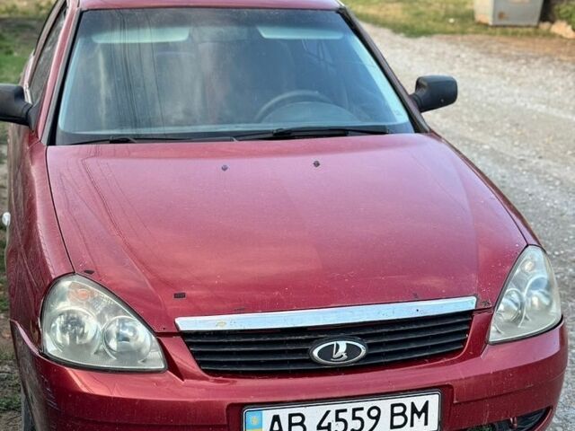 Красный ВАЗ 2170 Priora, объемом двигателя 1.6 л и пробегом 245 тыс. км за 1150 $, фото 1 на Automoto.ua