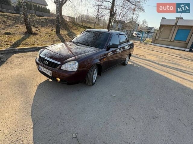 Красный ВАЗ 2170 Priora, объемом двигателя 1.6 л и пробегом 310 тыс. км за 2100 $, фото 1 на Automoto.ua