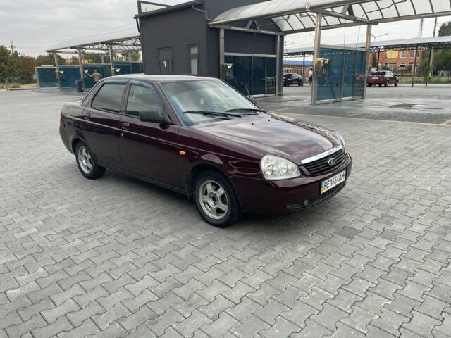 Красный ВАЗ 2170 Priora, объемом двигателя 1.6 л и пробегом 330 тыс. км за 2108 $, фото 1 на Automoto.ua