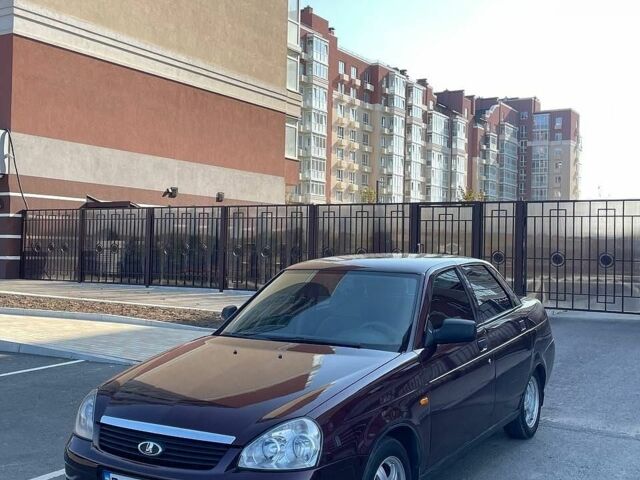 Красный ВАЗ 2170 Priora, объемом двигателя 1.6 л и пробегом 300 тыс. км за 2700 $, фото 1 на Automoto.ua