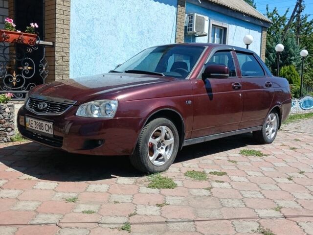 Красный ВАЗ 2170 Priora, объемом двигателя 1 л и пробегом 130 тыс. км за 2300 $, фото 1 на Automoto.ua