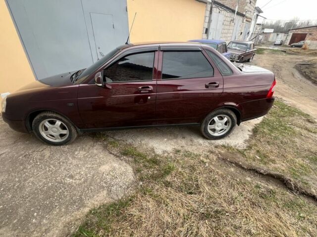 Красный ВАЗ 2170 Priora, объемом двигателя 1.6 л и пробегом 126 тыс. км за 3999 $, фото 1 на Automoto.ua