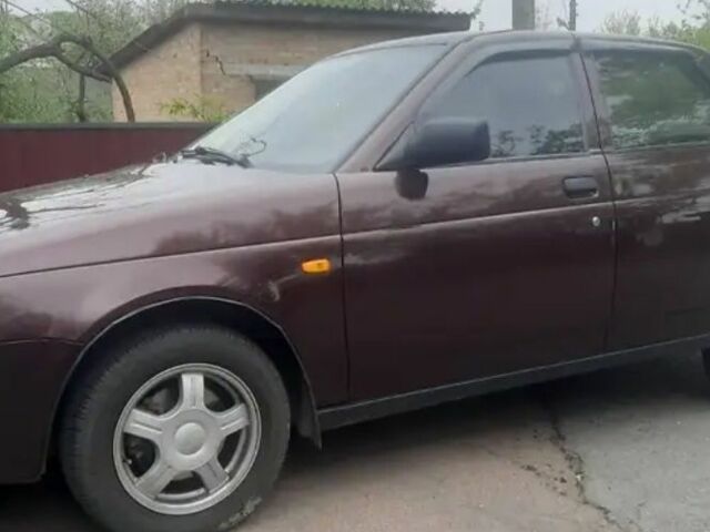 Красный ВАЗ 2170 Priora, объемом двигателя 1.6 л и пробегом 121 тыс. км за 3300 $, фото 1 на Automoto.ua